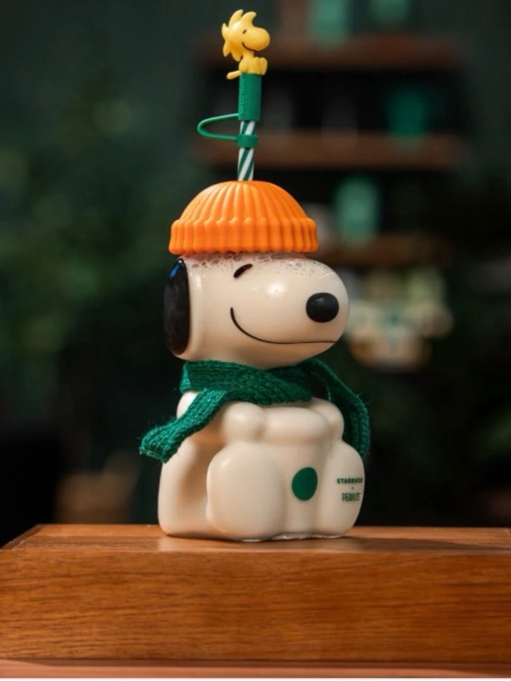 Starbucks Snoopy™ glass cold cup
The 20-ounce Snoopy glass cold cup